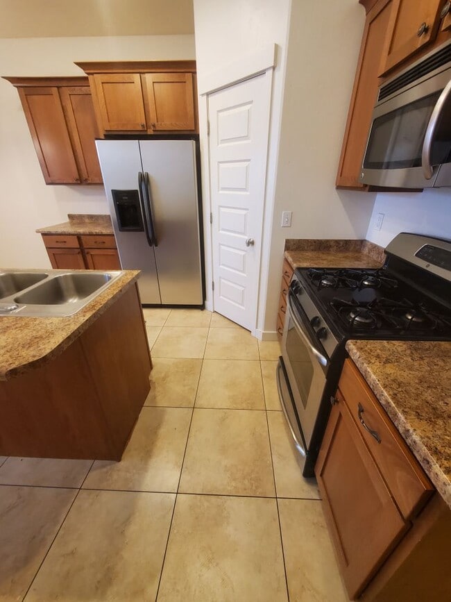 property at 3773 Summer Heights Dr