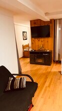 184 Dufferin Rue in Hampstead, QC - Building Photo - Building Photo