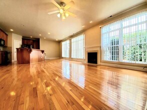 102 Alden Village Ct in Cary, NC - Building Photo - Building Photo