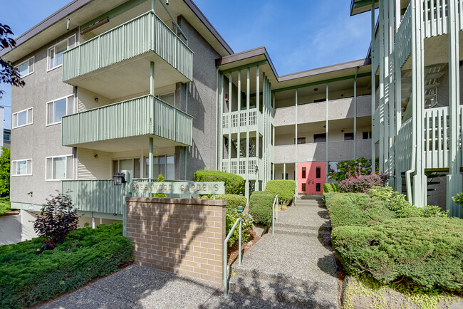 Greenwood Gardens in Seattle, WA - Foto de edificio - Building Photo