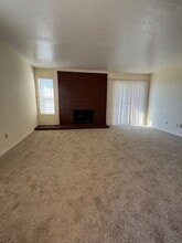 9101 Country Creek St in Houston, TX - Foto de edificio - Building Photo