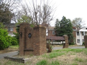 Raleigh Square Condonminiums in Memphis, TN - Building Photo - Building Photo