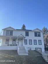 988 Elizabeth Terrace in Long Branch, NJ - Foto de edificio - Building Photo