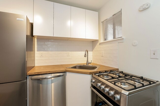 755 St Charles Ave NE in Atlanta, GA - Building Photo - Building Photo