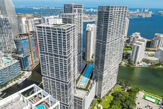 475 Brickell Ave, Unit 4813 in Miami, FL - Building Photo - Building Photo