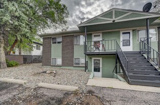 827 Fontmore Rd in Colorado Springs, CO - Building Photo
