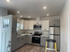 1077 Connecticut St, Unit #2 in Imperial Beach, CA - Foto de edificio - Building Photo