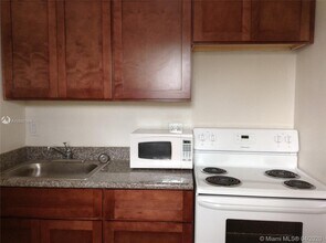 1533 NW 2nd Ave-Unit -3 in Miami, FL - Foto de edificio - Building Photo