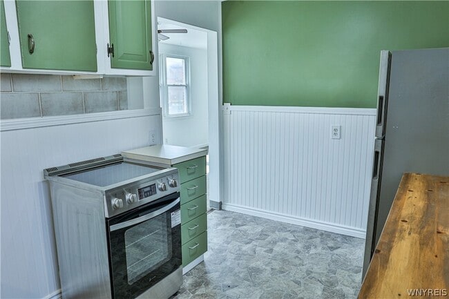 21 Center St, Unit Upper in Angola, NY - Building Photo - Building Photo