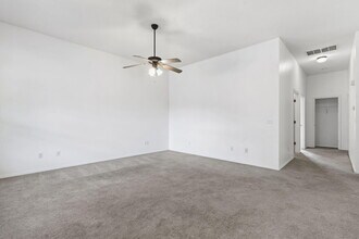 3917 N 15th St in Ozark, MO - Foto de edificio - Building Photo