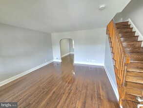 3418 E Northern Pkwy in Baltimore, MD - Foto de edificio - Building Photo