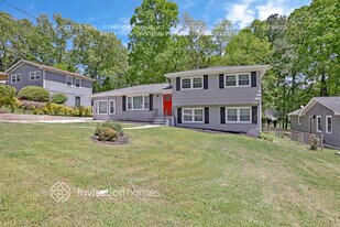 2582 Hatfield Cir SE in Atlanta, GA - Building Photo