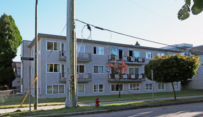 2611 Victoria Dr in Vancouver, BC - Building Photo - Building Photo