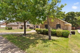 304 Big Bend Dr in Desoto, TX - Foto de edificio - Building Photo