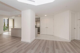 19500 Turnberry Way, Unit 6E in Miami, FL - Foto de edificio - Building Photo