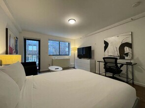 140 W 19th St in New York, NY - Building Photo - Building Photo