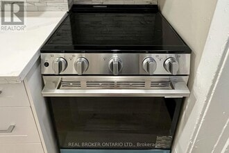775 Woodbine Ave in Toronto, ON - Building Photo - Building Photo
