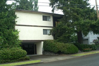 10200 NE 186th St in Bothell, WA - Building Photo - Building Photo