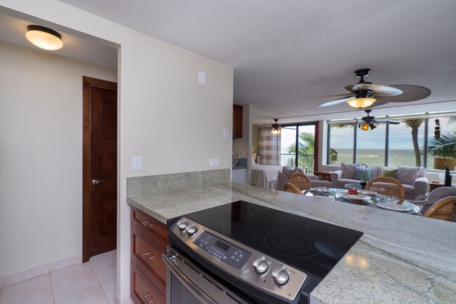 68.121 Au St in Waialua, HI - Building Photo - Building Photo