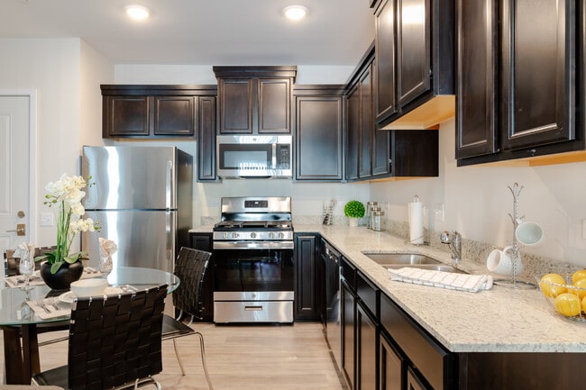 The Reserve at Hudson Crossing in Oswego, IL - Foto de edificio - Interior Photo