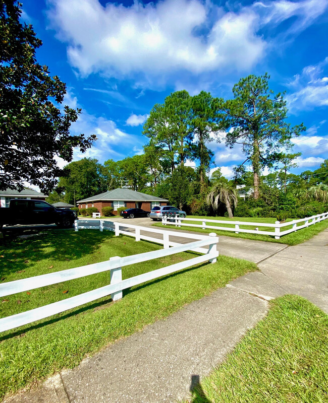 112 Chapel Dr in Tallahassee, FL - Building Photo - Building Photo