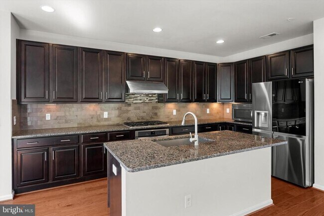 3073 Rittenhouse Cir in Fairfax, VA - Building Photo - Building Photo