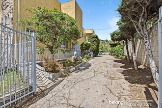 4959 Sycamore Ter in Los Angeles, CA - Building Photo - Building Photo