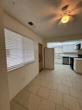 1009 W Laura Ave in Visalia, CA - Building Photo - Building Photo