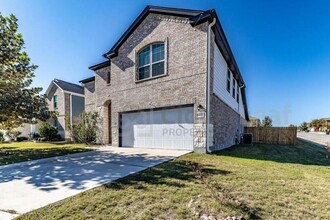 5055 Segovia Way in San Antonio, TX - Building Photo - Building Photo