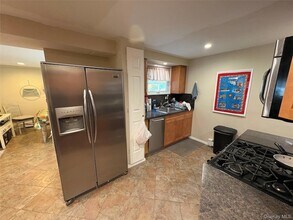 191 Atlantic Pl in Hauppauge, NY - Foto de edificio - Building Photo