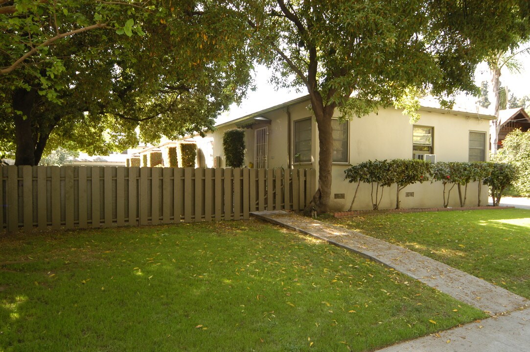 499-501 503 505 N. Oakland Ave in Pasadena, CA - Building Photo