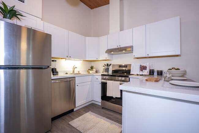 Apartments on Cabot Way in Napa, CA - Foto de edificio - Interior Photo