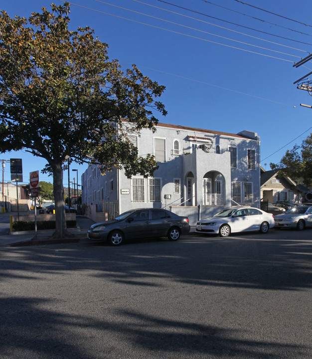 4637 Russell Ave in Los Angeles, CA - Building Photo