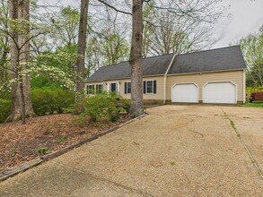 6724 Forest Dr in Quinton, VA - Building Photo - Building Photo