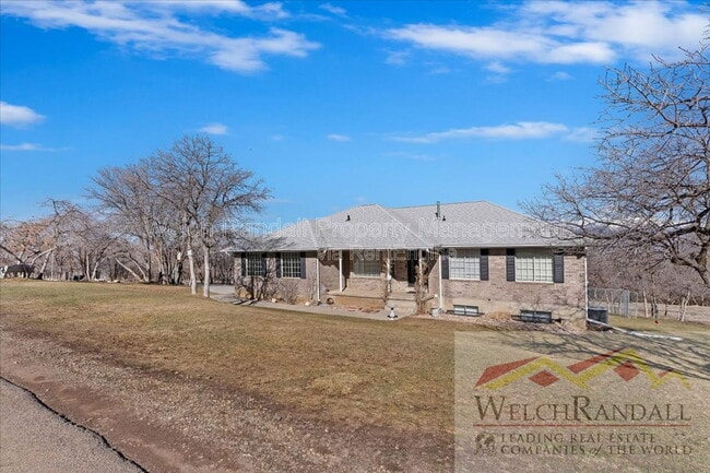 property at 660 Woodland Hills Dr