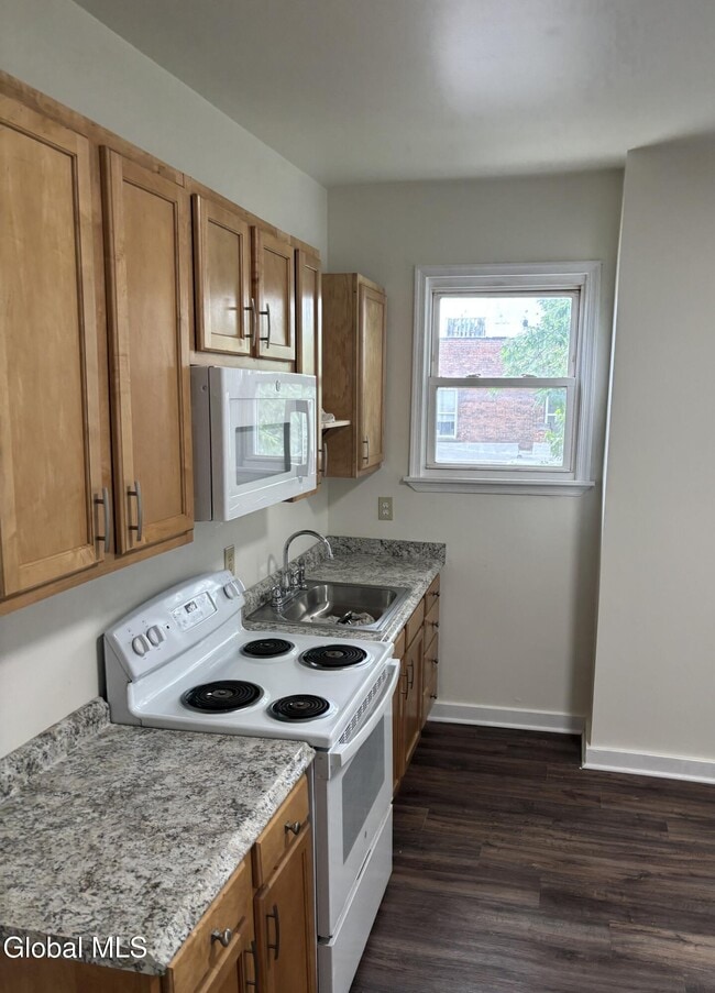 91 Park Ave in Cohoes, NY - Building Photo - Building Photo