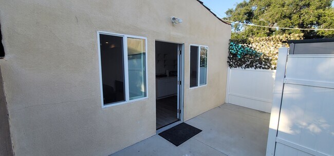 2167 Casa Grande St, Unit B3 in Pasadena, CA - Foto de edificio - Building Photo