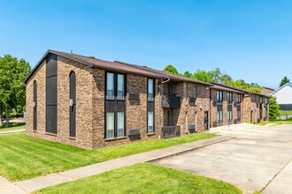 Knotts / Camelot Apartments in Parkersburg, WV - Foto de edificio - Primary Photo