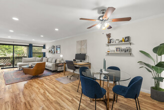 7742 Redlands St, Unit H1027 in Playa Del Rey, CA - Foto de edificio - Building Photo