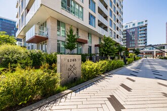 Westbury Green in Montréal, QC - Building Photo - Building Photo