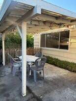 431 N 5th St in Central Point, OR - Building Photo