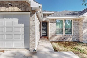 1517 Wesley St in Greenville, TX - Building Photo - Building Photo