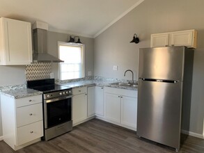 208 Timberlake Dr in Lynchburg, VA - Foto de edificio - Building Photo