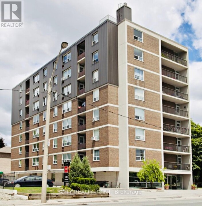 490-490 Eglinton Ave E in Toronto, ON - Building Photo