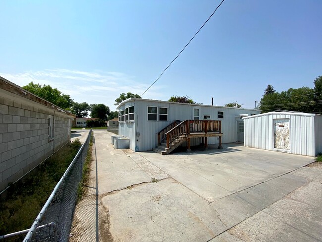 property at 834 W Park Ave