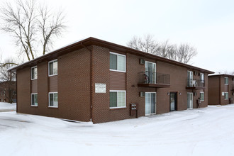 Husky Ridge Apartments in Dekalb, IL - Building Photo - Building Photo