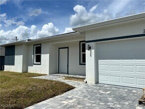 2718 Helen Pl in Lehigh Acres, FL - Building Photo - Building Photo