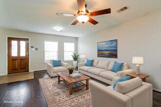 8127 Katie Mill Trail, Unit 7 in Spring, TX - Foto de edificio - Building Photo