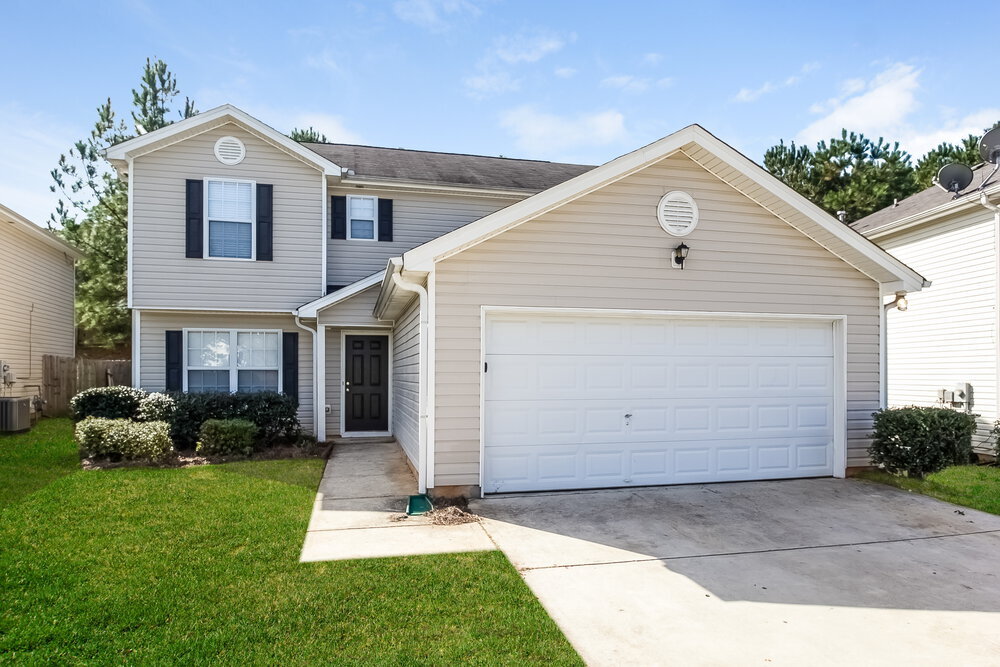 1013 St Augustine Pkwy in Locust Grove, GA - Foto de edificio