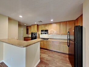 245 W Paseo Celestial in Sahuarita, AZ - Foto de edificio - Building Photo